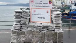 İstanbul a&ccedil;ıklarında 200 kilo skunk ele ge&ccedil;irildi