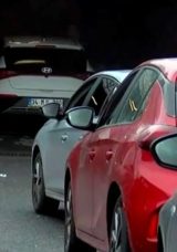 İstanbul'a Yağmurla Birlikte &Ccedil;amur Yağdı! Oto Yıkamacılarda Yoğunluk Yaşandı