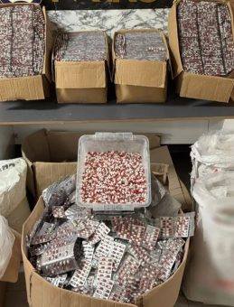 İstanbul'da dev operasyon: Y&uuml;zbinlerce hap ele ge&ccedil;irildi!