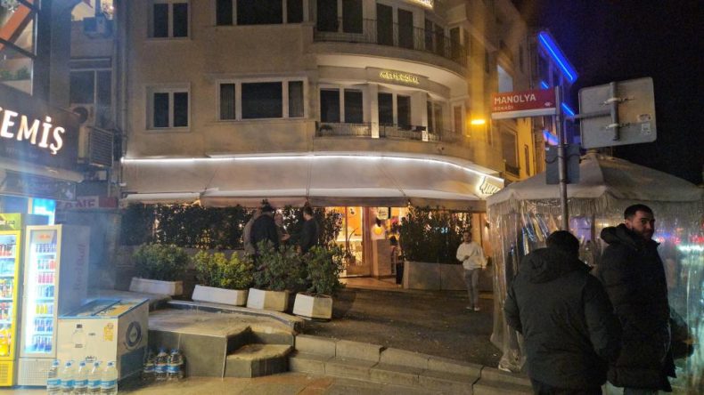 İstanbul'da Eğlence Mekanına Uyuşturucu ve Fuhuş Operasyonu: İşletme Sahibi G&ouml;zaltında