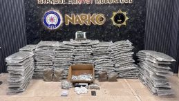İstanbul'da Narkotik Operasyonu: &Ccedil;uval &Ccedil;uval Zehir Bulundu