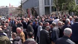 İstanbul'da &Ouml;zel Halk Otob&uuml;s&uuml; Esnafından İBB &Ouml;n&uuml;nde Protesto