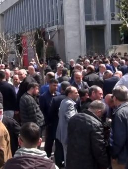 İstanbul'da &Ouml;zel Halk Otob&uuml;s&uuml; Esnafından İBB &Ouml;n&uuml;nde Protesto