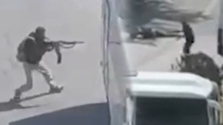 İstanbul'da teröristlerin etkisiz hale getirildiği anlar kamerada: Kahraman polis dünya gündeminde