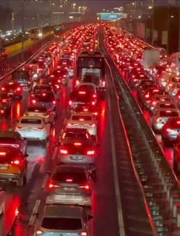 İstanbul'da Trafik Yine Felç Oldu! Yoğunluk Yüzde 83'e Yükseldi