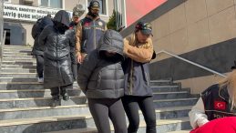 İstanbul&rsquo;da 23 adrese eş zamanlı fuhuş operasyonu: Kadınları pazarlayan kadınlar g&ouml;zaltına alındı
