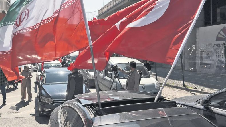 İstanbul’da İran’a Destek Konvoyu