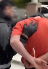 İstanbul&rsquo;da Uyuşturucu Satıcılarına Baskın: 62 Kilo Skunk Ele Ge&ccedil;irildi