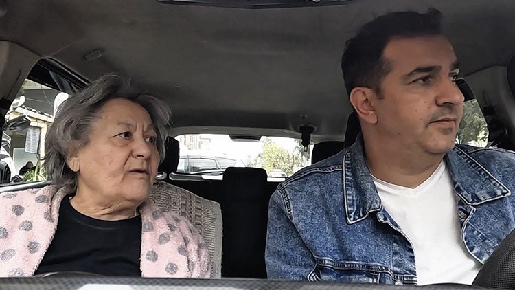 İzleyen herkes 'helal olsun' dedi | Yaşlı kadın aracına binip durumu anlatınca ilk s&ouml;z&uuml; 'dua edersin' oldu