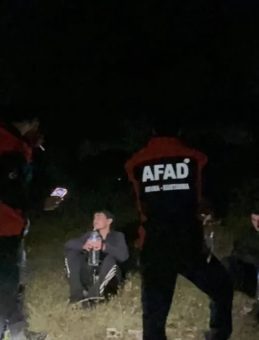 İzmir'de Dağlık Alanda Mahsur Kalan İki &Ccedil;ocuk Kurtarıldı