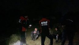 İzmir'de Dağlık Alanda Mahsur Kalan İki &Ccedil;ocuk Kurtarıldı