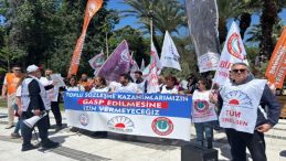İzmir&rsquo;de bı&ccedil;ak kemiğe dayandı: 4 Belediyede memurlar iş bıraktı