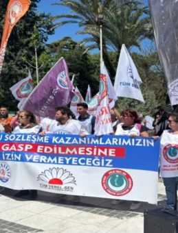 İzmir&rsquo;de bı&ccedil;ak kemiğe dayandı: 4 Belediyede memurlar iş bıraktı