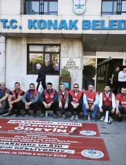 İzmir&rsquo;de Memurlar Yeniden Eylemde