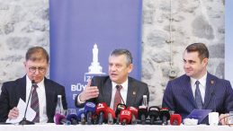İzmir&rsquo;de Roman Buluşması
