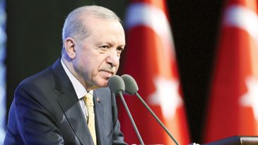 Kabine toplanıyor