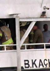 Kadık&ouml;y İskelesi'nde yolcu teknesinde &ccedil;ıkan yangın paniğe neden oldu
