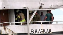 Kadık&ouml;y İskelesi'nde yolcu teknesinde &ccedil;ıkan yangın paniğe neden oldu