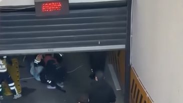Kağıthane'de korkun&ccedil; olay! Başına kepenk d&uuml;şen iş&ccedil;i, ağır yaralandı