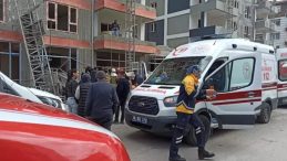 Kahramankazan&rsquo;da 8 Katlı İnşaat Iskelesi &Ccedil;&ouml;kt&uuml;! 1'i Ağır 3 İş&ccedil;i Yaralı