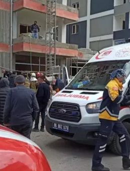 Kahramankazan&rsquo;da 8 Katlı İnşaat Iskelesi &Ccedil;&ouml;kt&uuml;! 1'i Ağır 3 İş&ccedil;i Yaralı