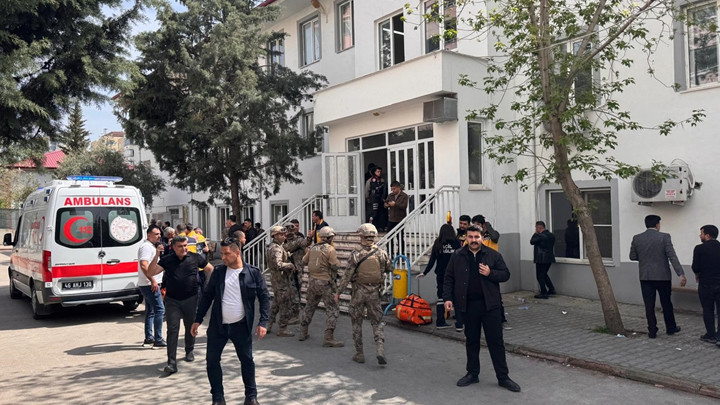 Kahramanmaraş'ta okula saldırı | Detaylar ortaya &ccedil;ıktı: 5 silah 7 şarj&ouml;rle gelmiş, iki sınıfa girmiş