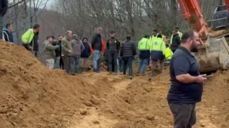 Kahreden olay&hellip; Toprak altında kalan 2 iş&ccedil;iden 1'i &ouml;ld&uuml;
