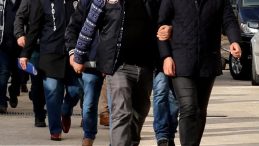 Kamu g&ouml;revlisi yalanıyla dolandırıcılık &ccedil;etesi &ccedil;&ouml;kertildi! 10 ş&uuml;pheli tutuklandı