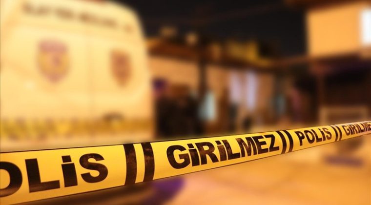 Kan donduran olay… Tartıştıkları babalarını bı&ccedil;ak ve nacakla katlettiler