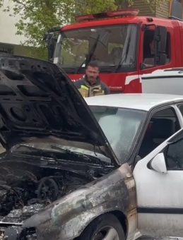 Karaman'da Motor Kısmından Alev Alan Otomobil Kullanılamaz Hale Geldi