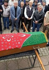 Karnındaki bebeğiyle toprağa verildi