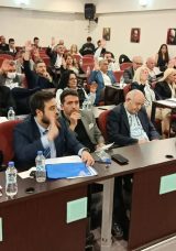 Karşıyaka Meclisi&rsquo;nde CHP Grubu&rsquo;nda b&uuml;y&uuml;k &ccedil;atlak! CHP&rsquo;liler bile CHP&rsquo;li adaya oy vermedi!