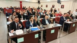 Karşıyaka Meclisi&rsquo;nde CHP Grubu&rsquo;nda b&uuml;y&uuml;k &ccedil;atlak! CHP&rsquo;liler bile CHP&rsquo;li adaya oy vermedi!