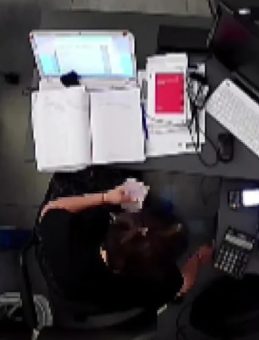 Kasadan gizlice aldı, çantaya attı… Adana'da 25 milyonluk vurgun! O anlar kamerada…