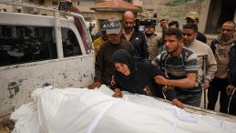 Katil İsrail ordusu Gazze&rsquo;de araca saldırdı: 3 Filistinli katledildi