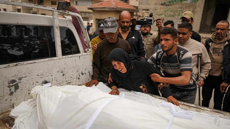 Katil İsrail ordusu Gazze&rsquo;de araca saldırdı: 3 Filistinli katledildi