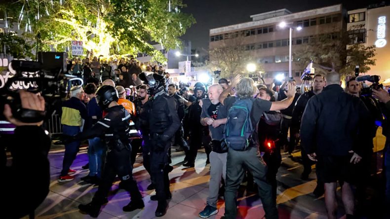 Katil Netanyahu'a b&uuml;y&uuml;k &ouml;fke! Tel Aviv'de savaş karşıtı g&ouml;stericilere polisten sert m&uuml;dahale