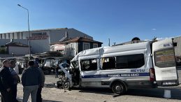 Kayseri'de Feci Kaza! Kamyon ile İş&ccedil;i Servisi &Ccedil;arpıştı: &Ccedil;ok Sayıda Yaralı Var