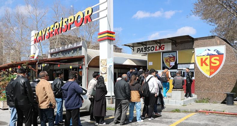 Kayserispor Taraftarlarından Fenerbah&ccedil;e Ma&ccedil;ının Biletlerine H&uuml;cum!