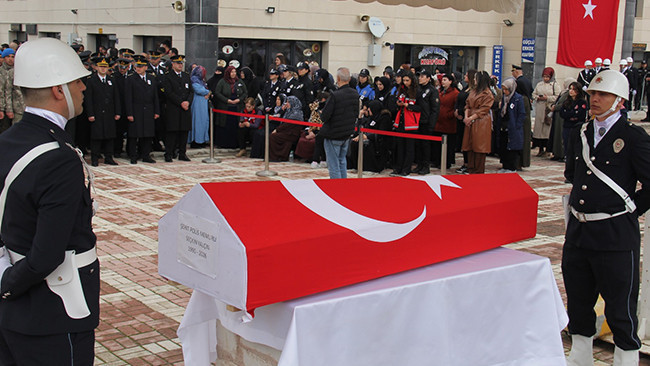Kaza şehidi polis memuru, Elazığ&rsquo;da son yolculuğuna uğurlandı