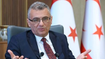 Kıbrıs'ta Rum Tarafından &Ccedil;irkin Saldırı: Sivillere Taş ve Patlayıcı Madde Atıldı!