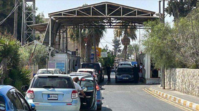 Kıbrıs&rsquo;ta Rum tarafından sivillere &ccedil;irkin saldırı