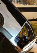 Kırklareli&rsquo;nde otomobil AVM otoparkına u&ccedil;tu!