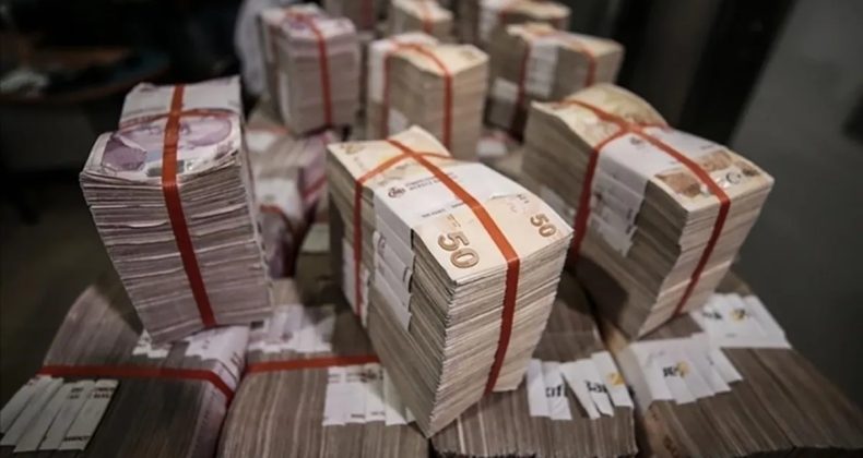 KKM&rsquo;de gerileme s&uuml;r&uuml;yor: Mevduatlar 1,53 trilyon TL&rsquo;ye d&uuml;şt&uuml;, krediler artışta!