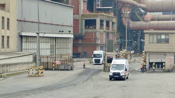 Kocaeli'de Fabrikada Y&uuml;ksekten D&uuml;şen 3 İş&ccedil;i Hayatını Kaybetti