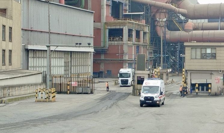 Kocaeli'de Fabrikada Y&uuml;ksekten D&uuml;şen 3 İş&ccedil;i Hayatını Kaybetti