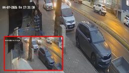 Kocaeli&rsquo;de akılalmaz kaza! 4 araca &ccedil;arptı yetmedi markete daldı: O anlar kamerada&hellip;