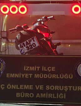 Kocaeli&rsquo;de trafikte tehlikeli şov pahalıya patladı!