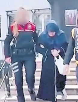 Kocasını vahşice &ouml;ld&uuml;rd&uuml;