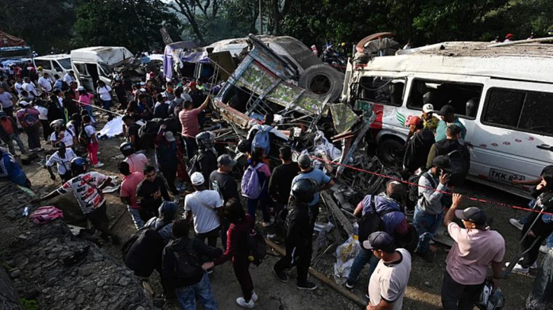 Kolombiya&rsquo;da kara yolu kana bulandı: Bombalı saldırıda 14 kişi can verdi
